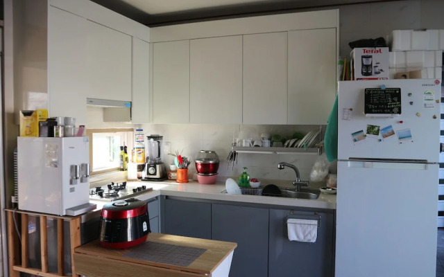 Blue Island Guesthouse - Hostel