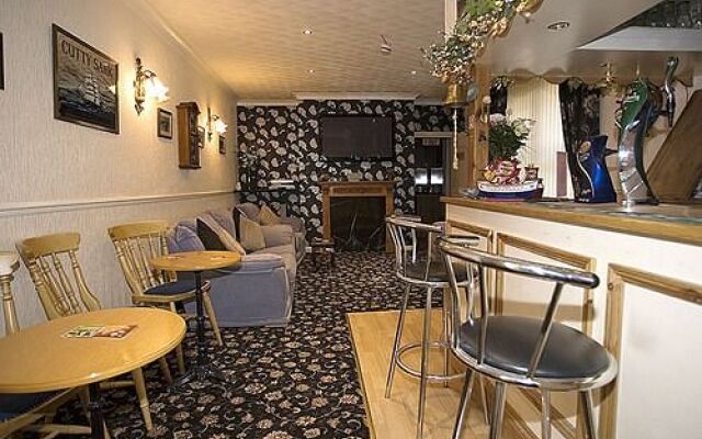 Avalon Hotel - Guest House