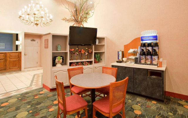 Holiday Inn Express & Suites Batesville by IHG