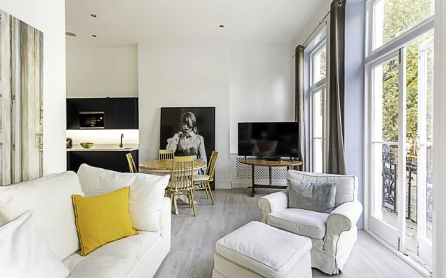 Elegant 3 bed Apartment in Earls Court