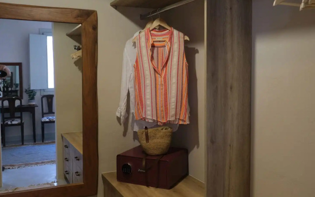 Pink Freud Villas Santorini