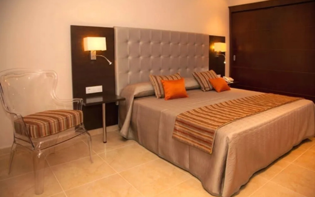 Hotel Y Apartamentos Quinto Cecilio