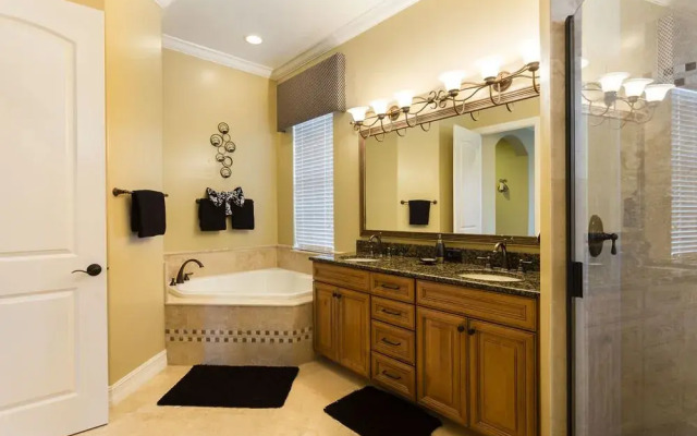 Panoramic Golf Course Views 5 Br home by RedAwning