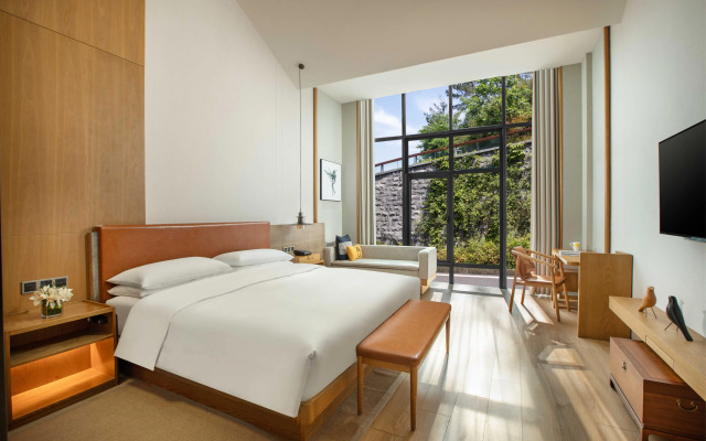 voco Thousand Island Lake by IHG