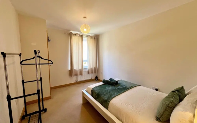 Modern 2-bed Dartford - Free Parking & Fast Wifi