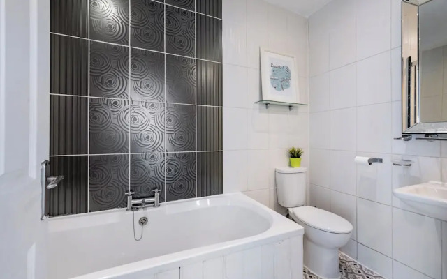 2 Bedroom flat in Putney by the river