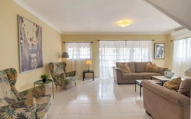 Penthouse in Evaristo Morales Sleeps 14