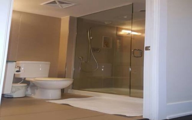 N2N Suites - Heart of the City - Downtown Suite offered by Short Term
