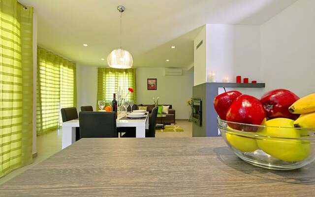 Gorgeous Villa in Belavici With Swimming Pool