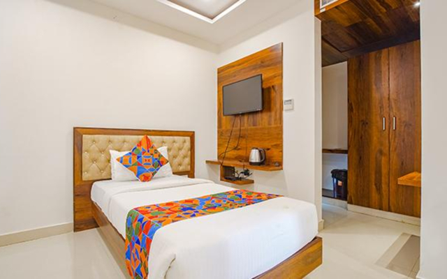 Fabhotel Royal Inn I