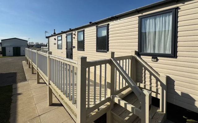 Statichome-sleeps6-lakeview-balcony-parking-petsok