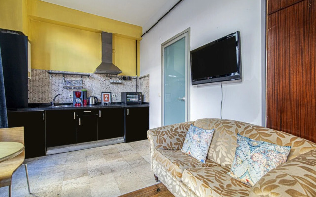 Vibrant Flat With Excellent Location in Beyoglu