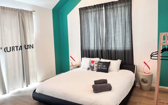 Massive Compound 20 Beds-6 min walk