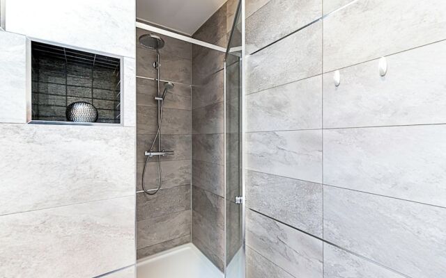 Penthouse Apartment In Brentford