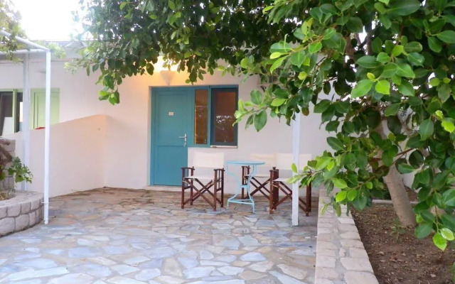 Parasporos Village