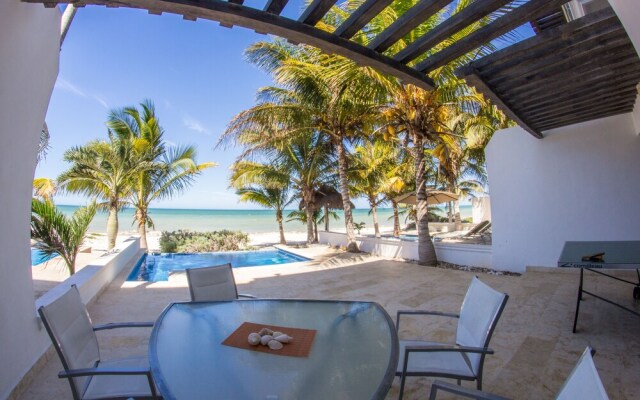 Piña Beach House in San Benito Beach