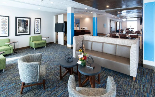 Holiday Inn Express & Suites North Battleford by IHG