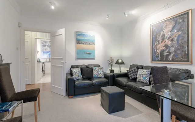 2 Bedroom Flat With Balcony In Chelsea