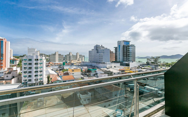 Vista Mar com sacada no Centro #CA49