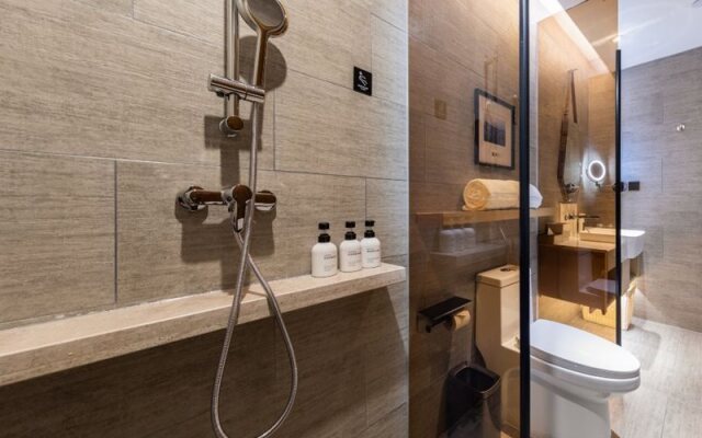 Atour Hotel Xiamen Jimeihu Business Center