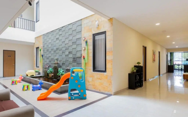 Sans Hotel Box Mansion Surabaya