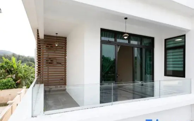 Muji Style 5BR Ferringhi Beach House 15Pax 1