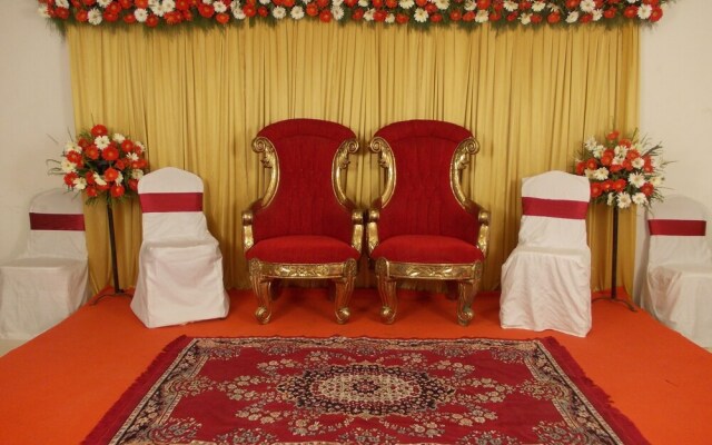 OYO 9677 Hotel Surya
