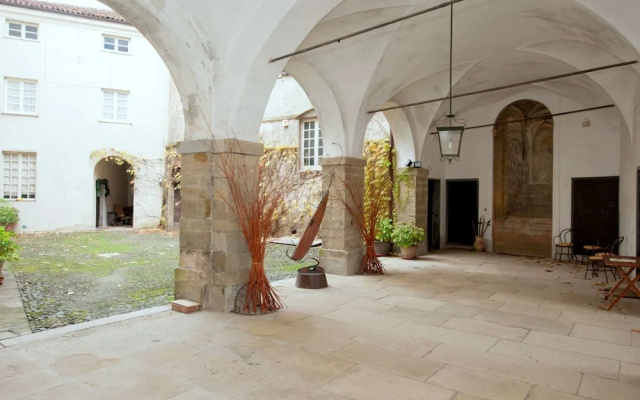 A Romantic Rocca Retreat