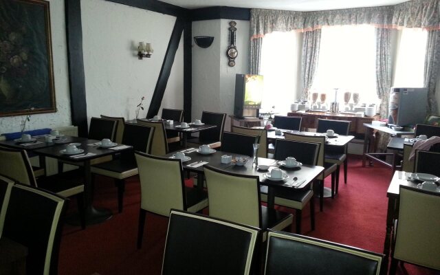 Manor Hotel