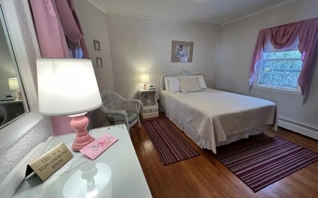 Alamoosook Lakeside Inn