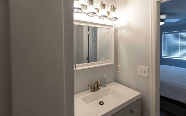 Updated Wilmington Retreat ~ 2 Miles to Uncw!