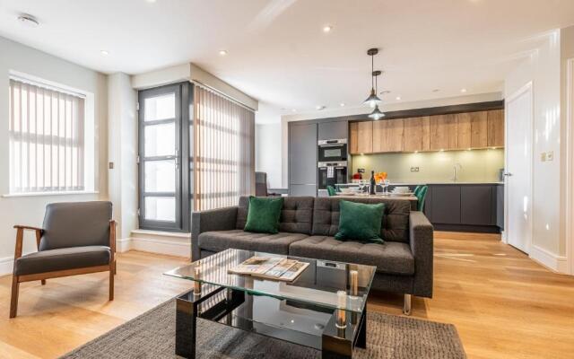 Celador Apartments - Bond House