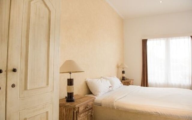 巴厘岛艾瑞水明漾 巴图贝灵16号(Airy Seminyak Kerobokan Batu Belig 16 Bali)