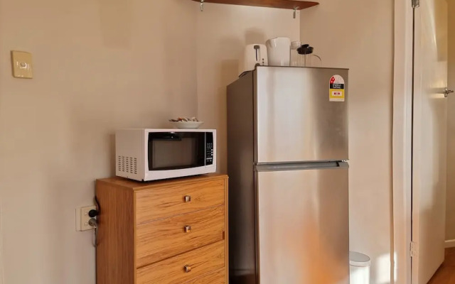 Cosy Unit by Airport - Heat Pump - WIFI