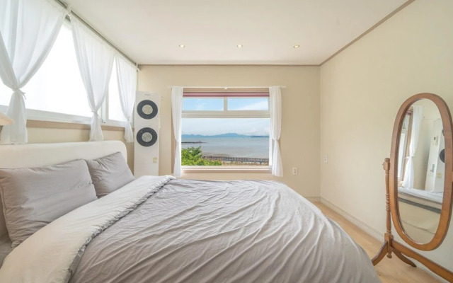 Yeosu Canada meo Village pet Pension