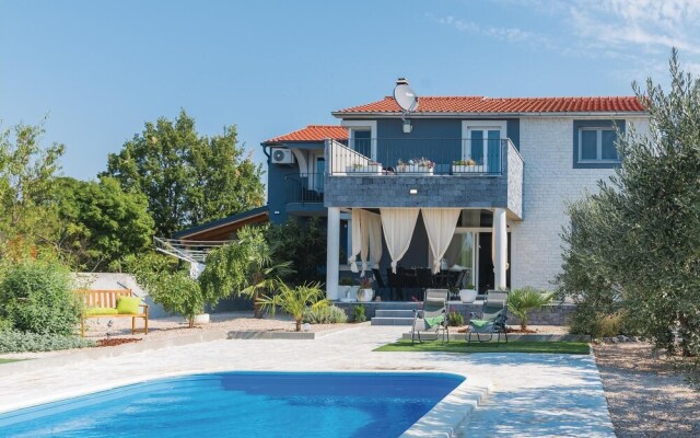 Stunning Home in Skradin-dubavice With Wifi and 4 Bedrooms