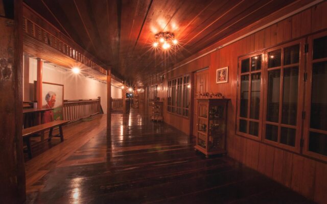 The History Cafe' & Guesthouse