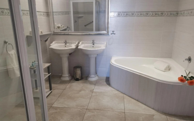 Misty Waves Boutique Hotel