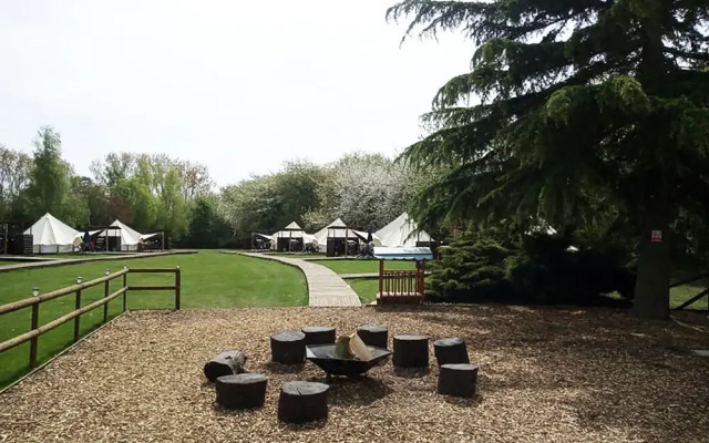Oak Lodge Retreat - Glamping 2