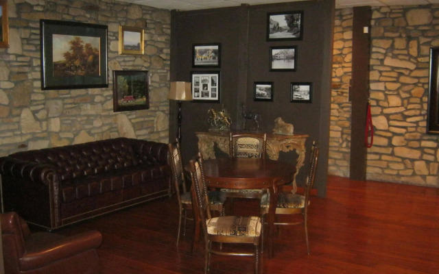 Ye Old English Inn