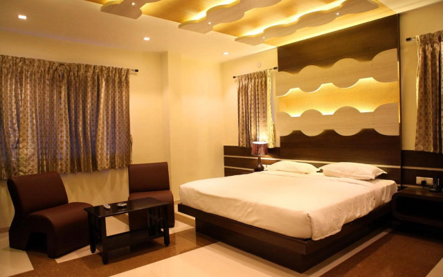 OYO Premium Avinashi Road Hope College