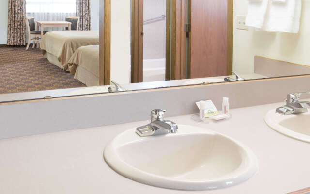 Super 8 By Wyndham Monteagle Tn