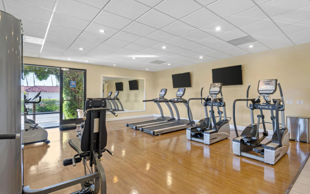 Best Western Plus South Coast Inn