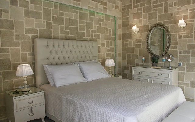 Alexandros Villa
