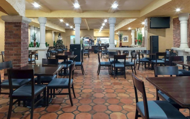 Embassy Suites Kansas City Plaza