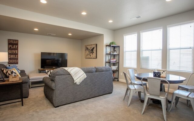 Vacation Home with easy access to bike and hiking trails by Redawning