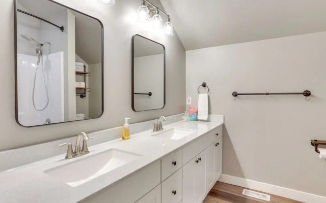 Spacious, Rustic Spearfish Home: Walk to Downtown!