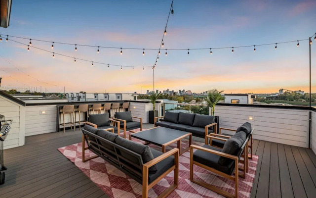 Rooftop Hot Tub City Views Disco Lounge