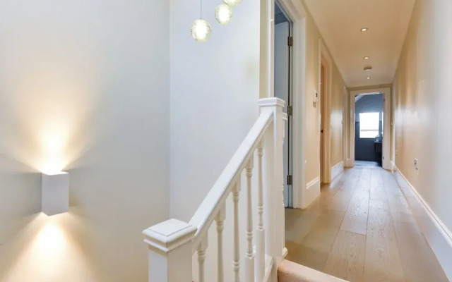 Stylish Family Home Close To Ealing Common