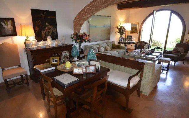 Pleasant Villa In Valiano With Terrace, Garden, Sun-Loungers